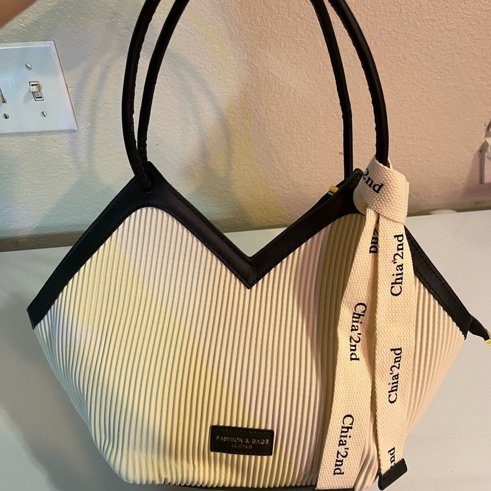 Cream and Black Women's Shoulder Bag - Picture 6 of 8